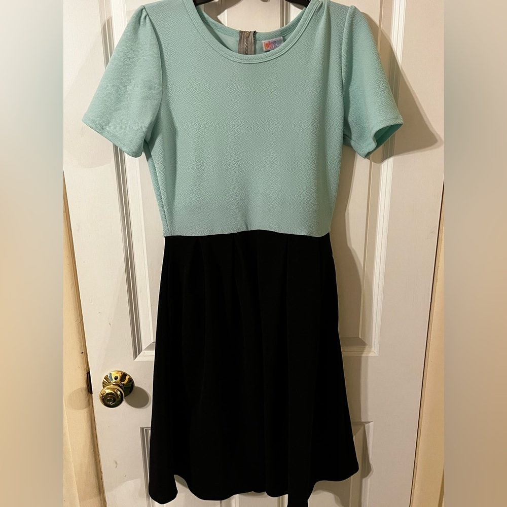 LuLaRoe Teal and Black short sleeve dress with pockets